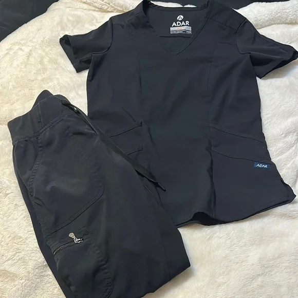 Adar Women’s Black Scrub Set - Picture 1 of 6